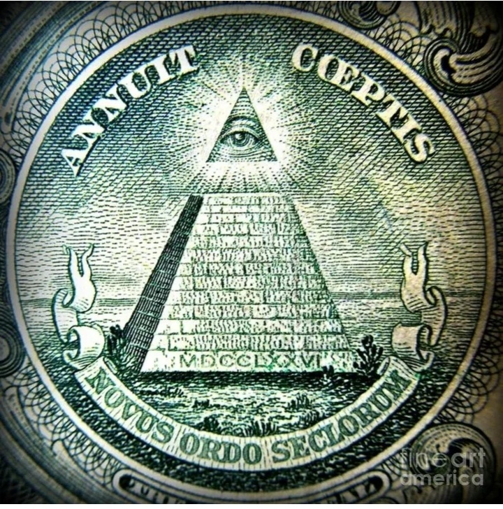 Из просторов Интернета. Всевидящее око следит за нами через микроскоп.