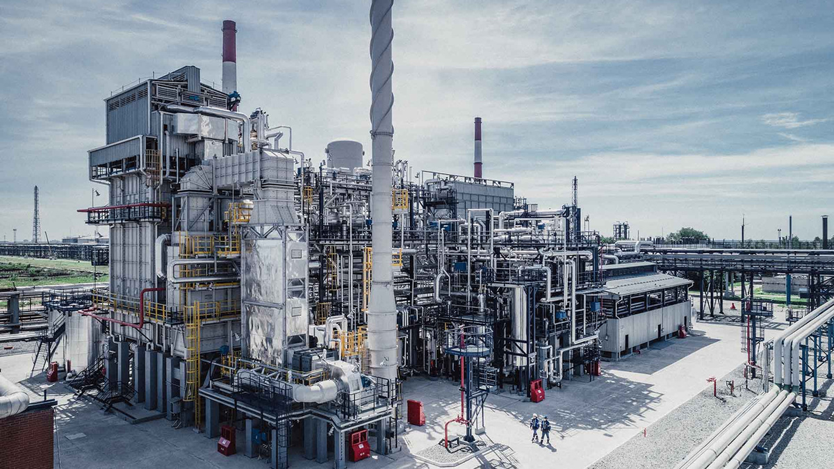 На некоторых заводах уже увеличивают объёмы переработки нефти и производства топлива