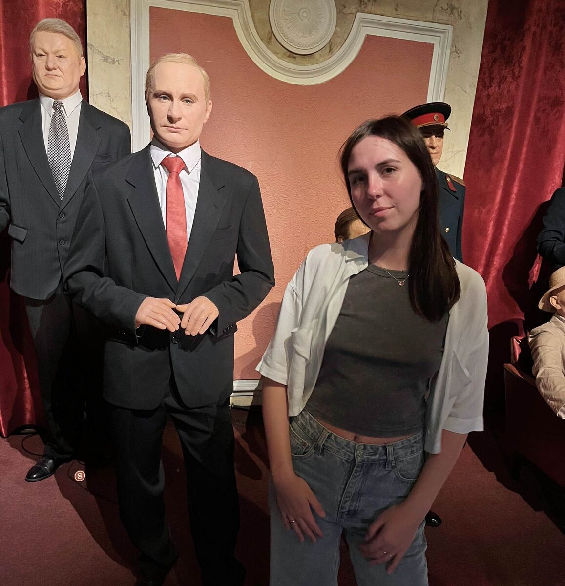 Вон с какими людьми Тома в Питере время проводит!