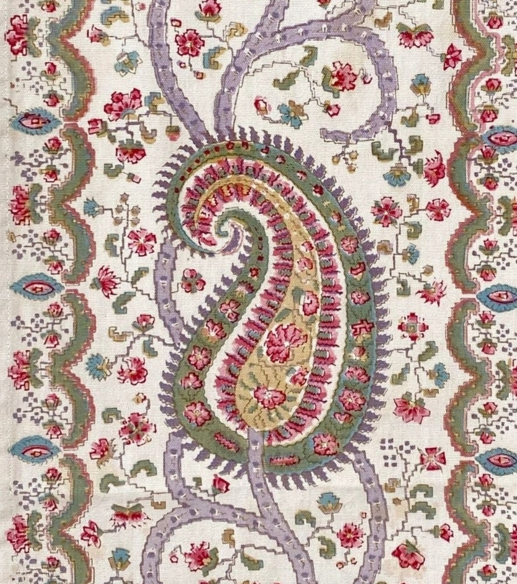 Ткань с рисунком "Турецкий огурец"