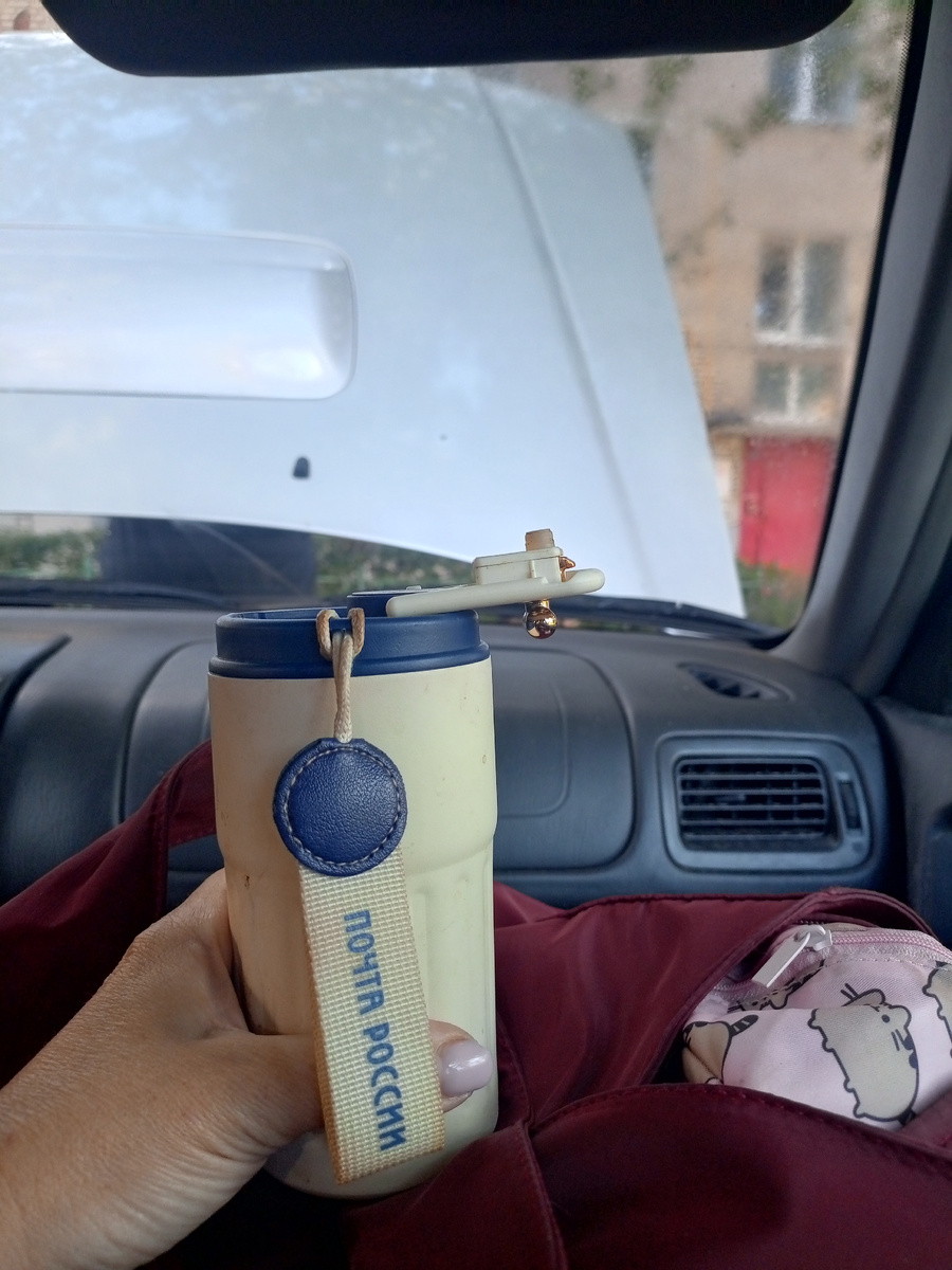 Утро снова пошло не по плану. Я снова всё проспала. Надежда была, что милый довезёт до бассейна, но .... А впрочем, когда это не твоя проблема, а в руках термос с ароматным кофе😉