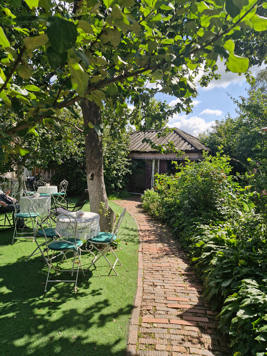 Летнее кафе на фабрике коломенской пастилы