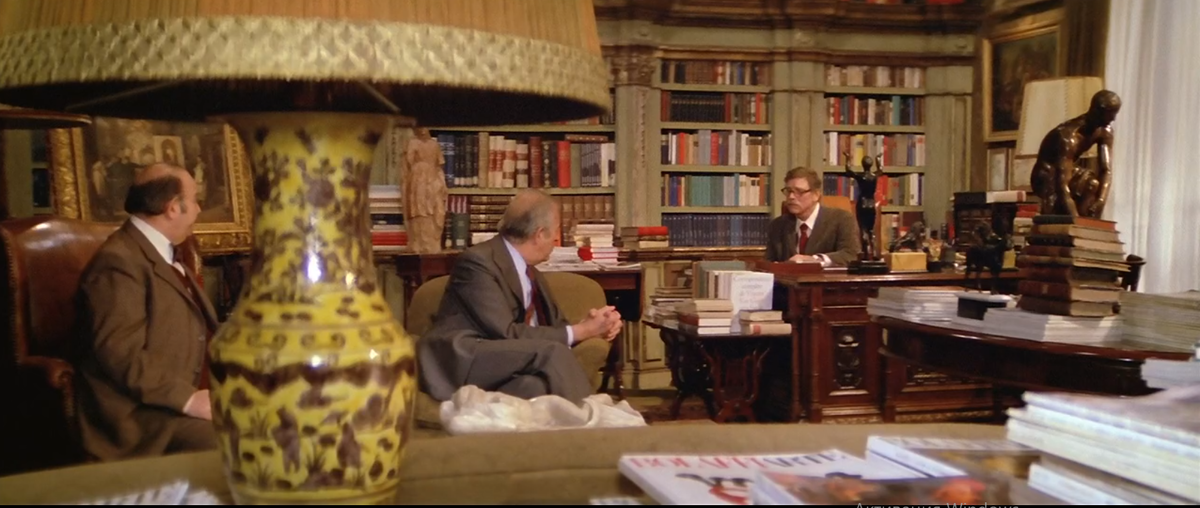 Кадр из фильма «Семейный портрет в интерьере»: интерьер одной из комнат первого этажа