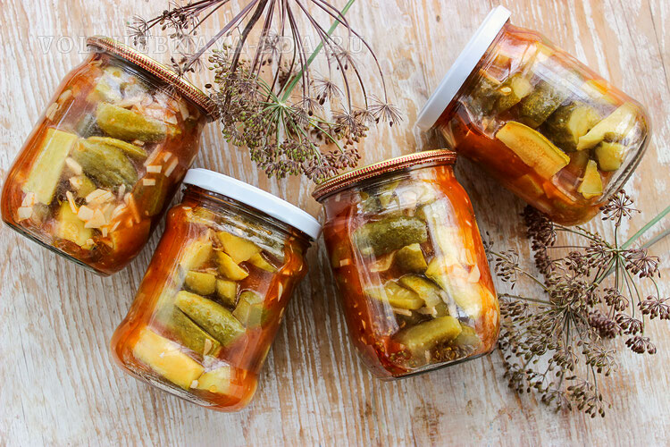 Маринованные огурцы с кабачками в томатном соусе на зиму