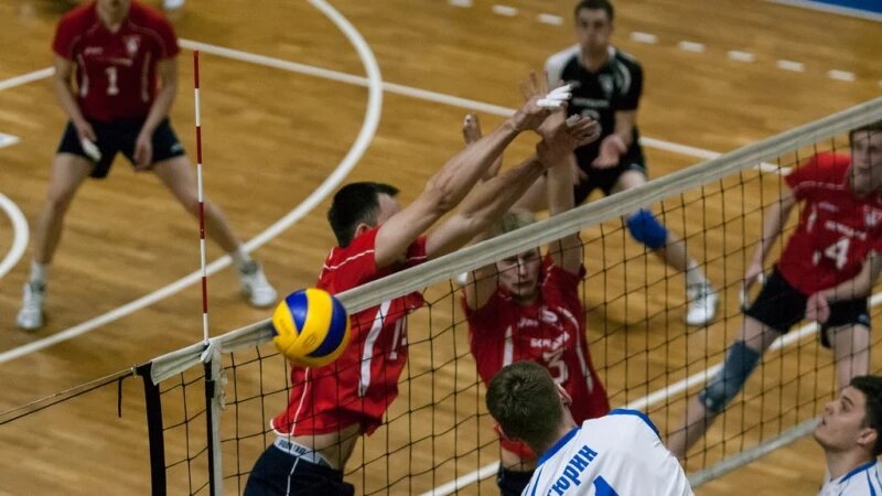     Барнаульский "Университет" сразился с Майкопским "Динамо-МГТУ". Олег Богданов