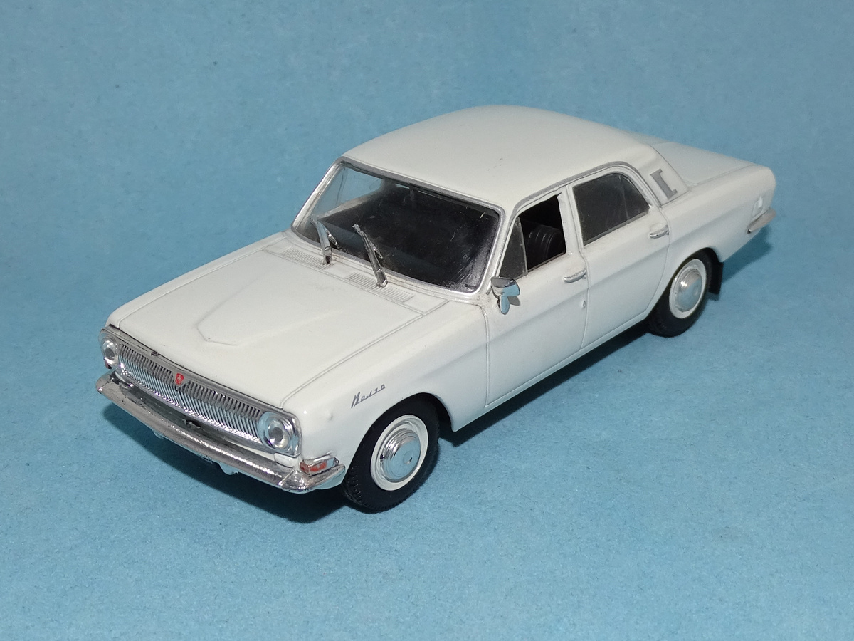 Рис. 1. Модель автомобиля ГАЗ-24 «Волга» из журнальной серии «Автолегенды СССР» от Deagostini в масштабе 1:43