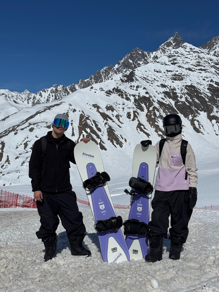 Сноубордисты на курорте Мамисон 