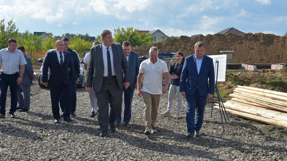    Выездное совещание по строительству нового водозабора в Сибирской Долине. Источник: barnaul.org