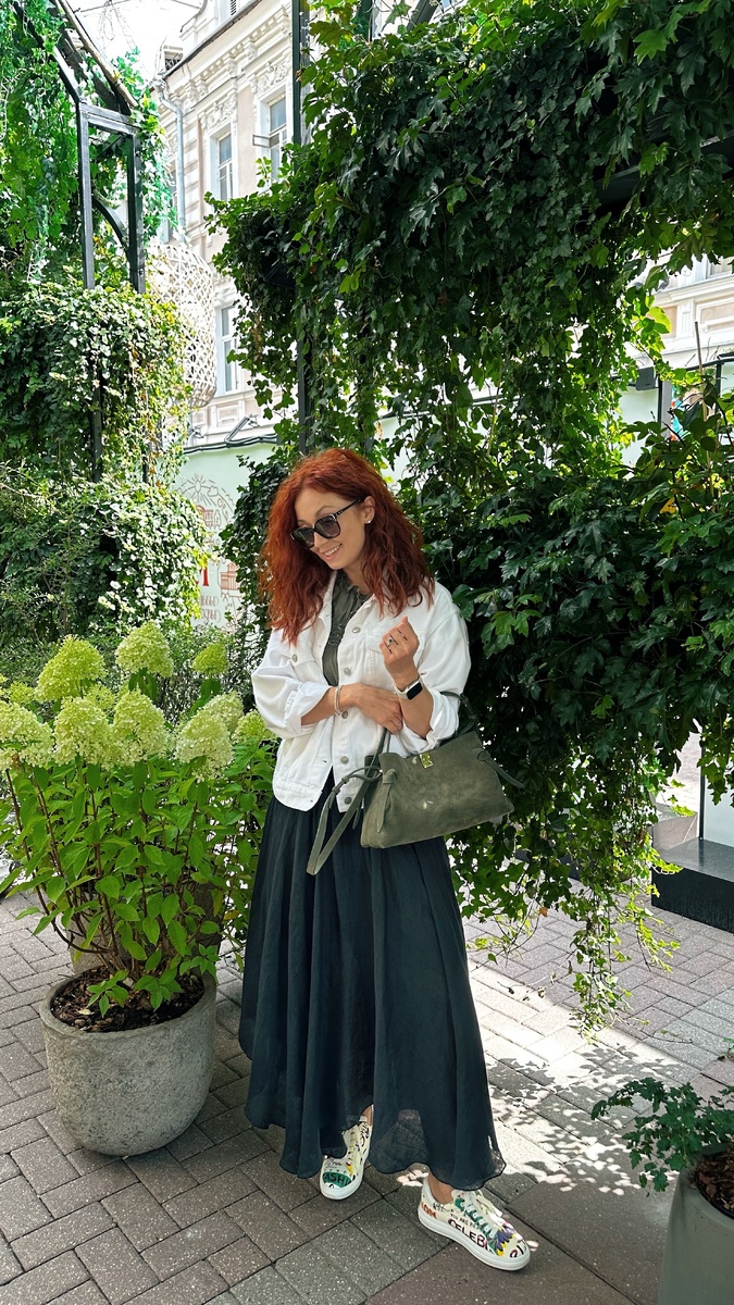 В минувшие выходные мы с подружкой выбрались прогуляться по центру города. День был чудесный — без жары, но и без дождиков. Самая, на мой взгляд, оптимальная погода для долгих прогулок.