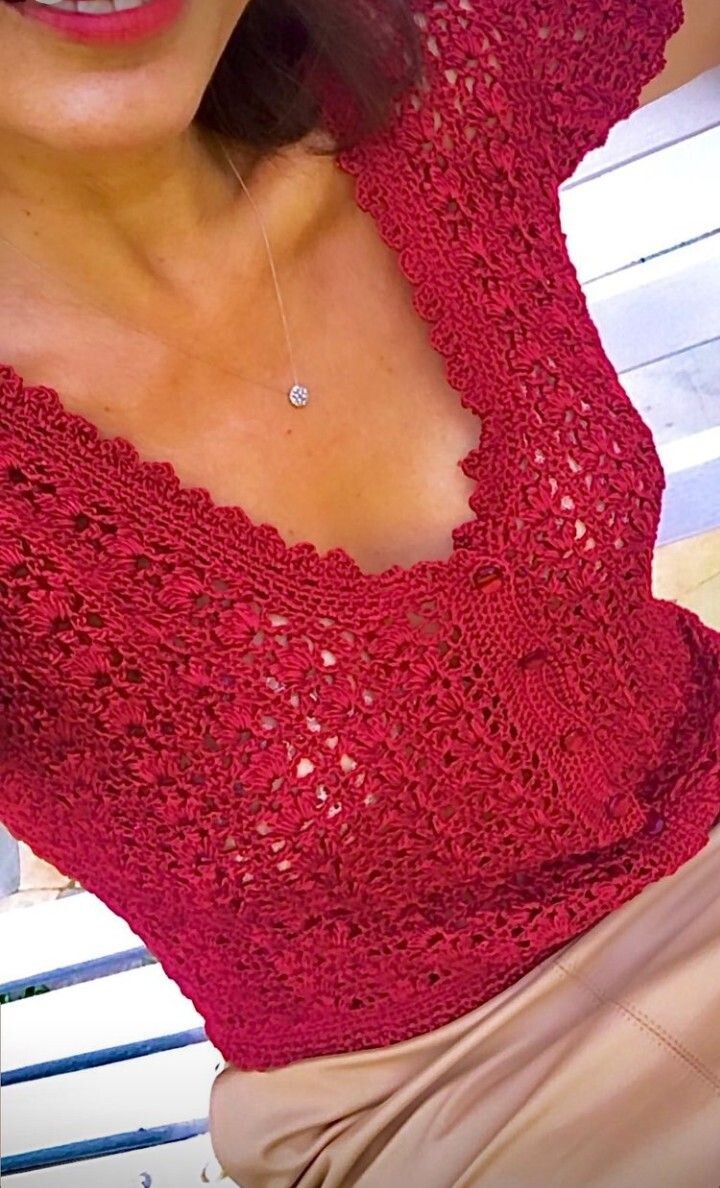 Фото вязаного изделия из Pinterest (модель в двух цветах, листайте галерею)