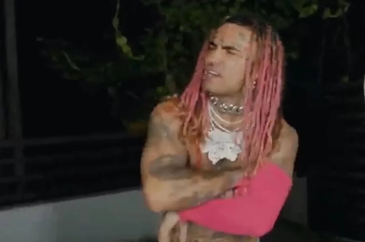    Рэпер из США Lil Pump чуть не погиб в ДТП, перевернувшись на мокрой дороге