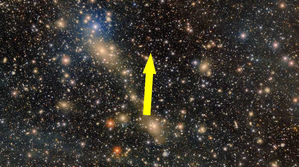    Учёные запечатлели мост из сбежавших звёзд между галактиками