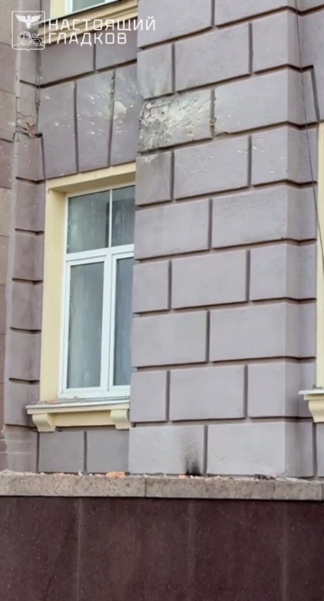    Повреждения от удара дрона. Источник: "Настоящий Гладков"