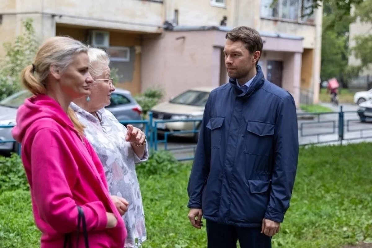   В Екатеринбурге депутат обновил детскую площадку во дворе на Эльмаше