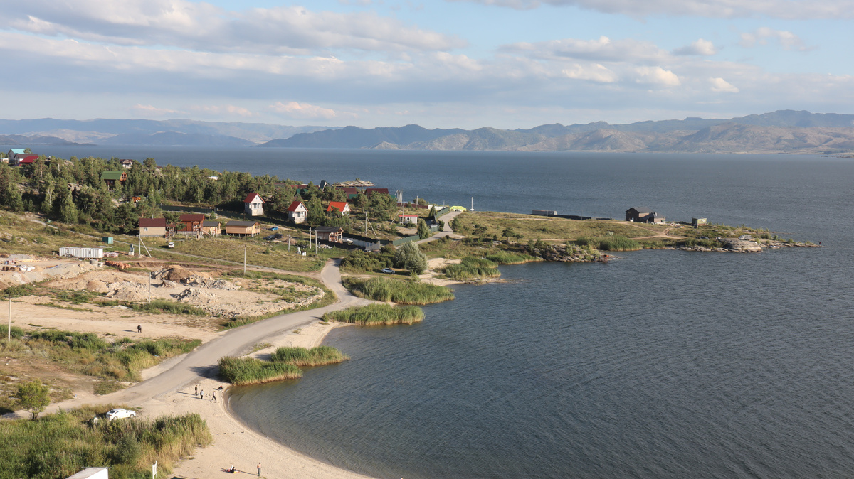 Наша конечная цель - вот это прекрасное место на Бухтарминском водохранилище. Фото автора.