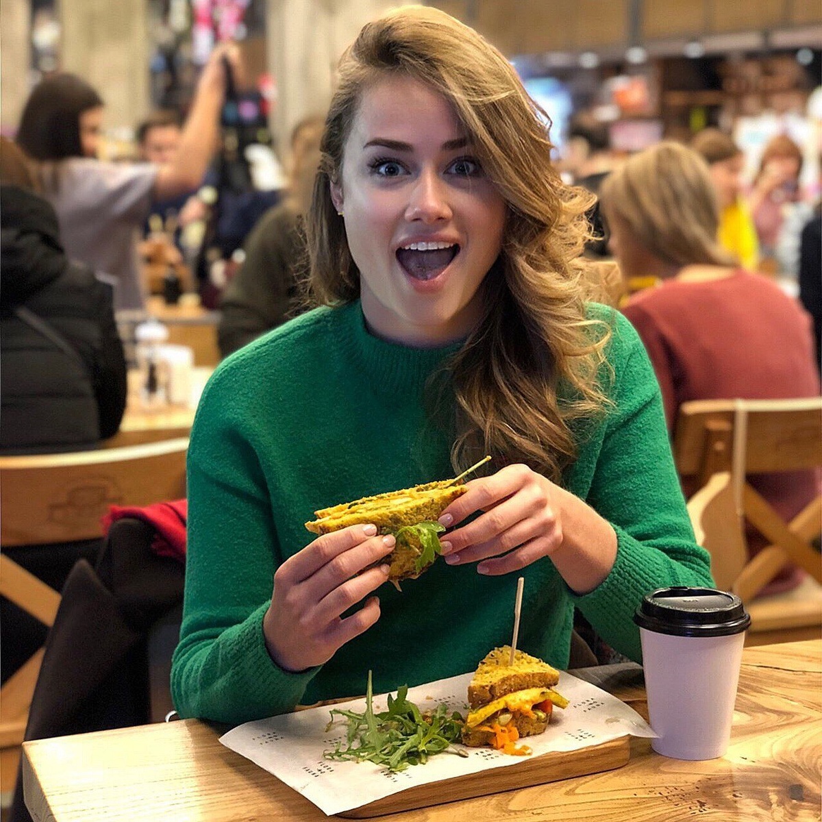 На фото: ведущая прогноза погоды на канале ТВЦ Анастасия Ларионова