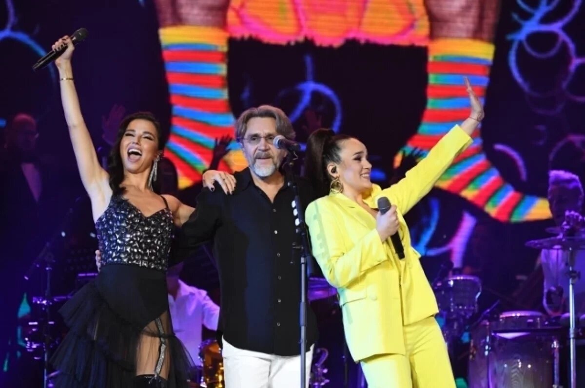    Суд запретил распространять среди детей и подростков 5 песен «Ленинграда»