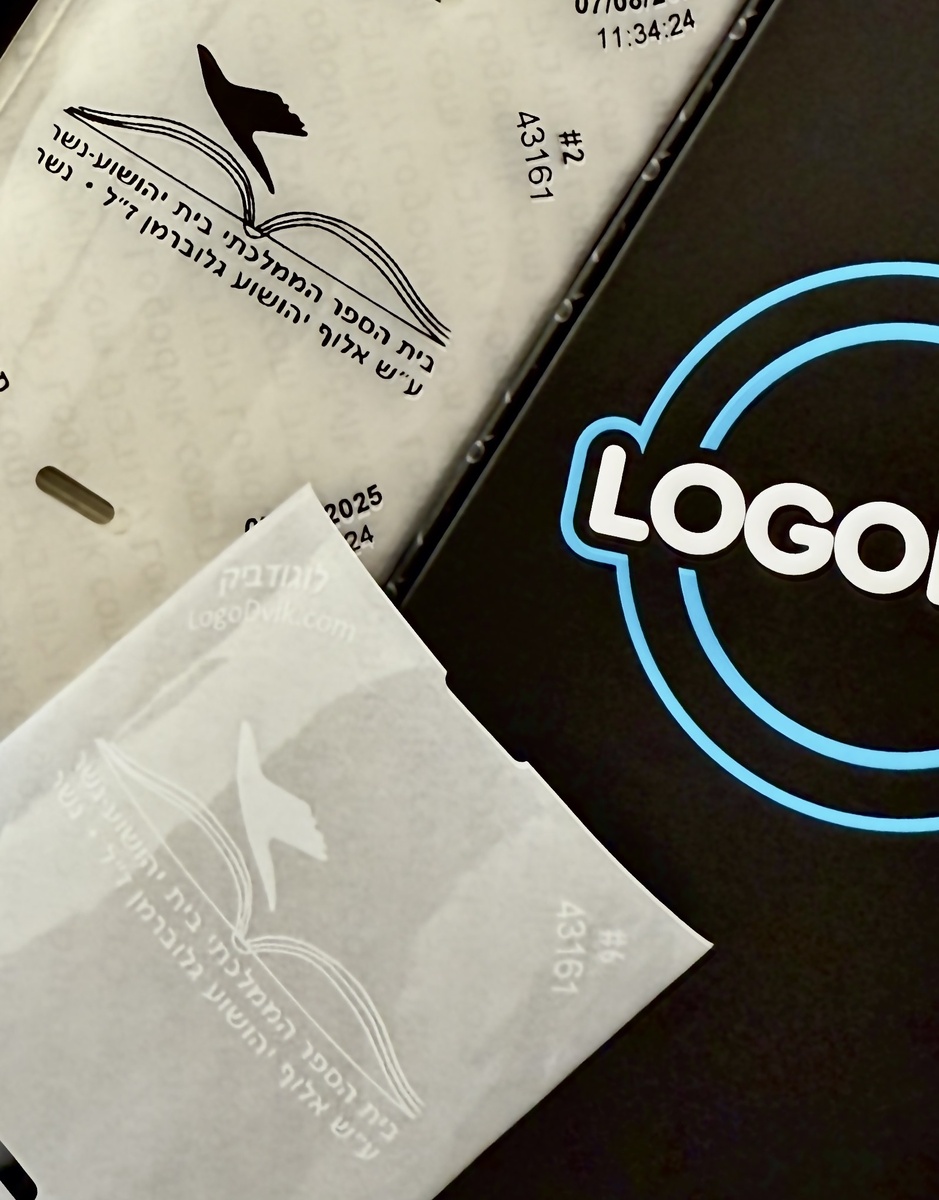 Наклейки с логотипом, для школьной формы.