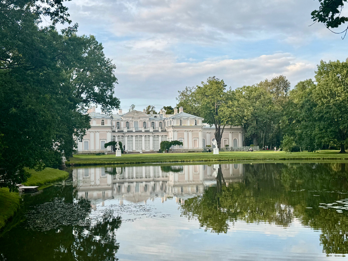 Китайский дворец и отражение. Фото автора