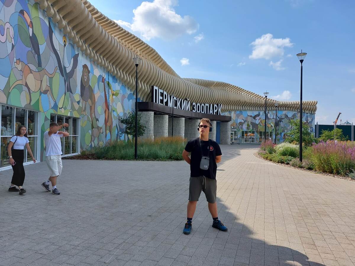 Миша у зоопарка