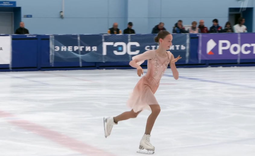 Дина Хуснутдинова на льду Новогорска. Фото: Первый канал