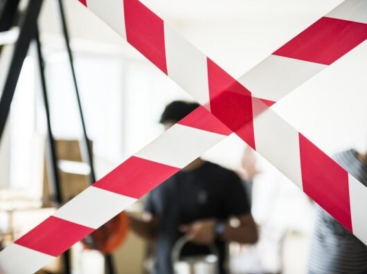    в Таганроге ввели режим ЧС после частичного обрушения многоэтажки // фото: freepik.com