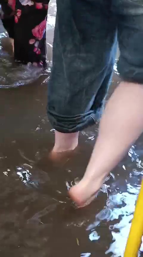 Как в детстве - по лужам