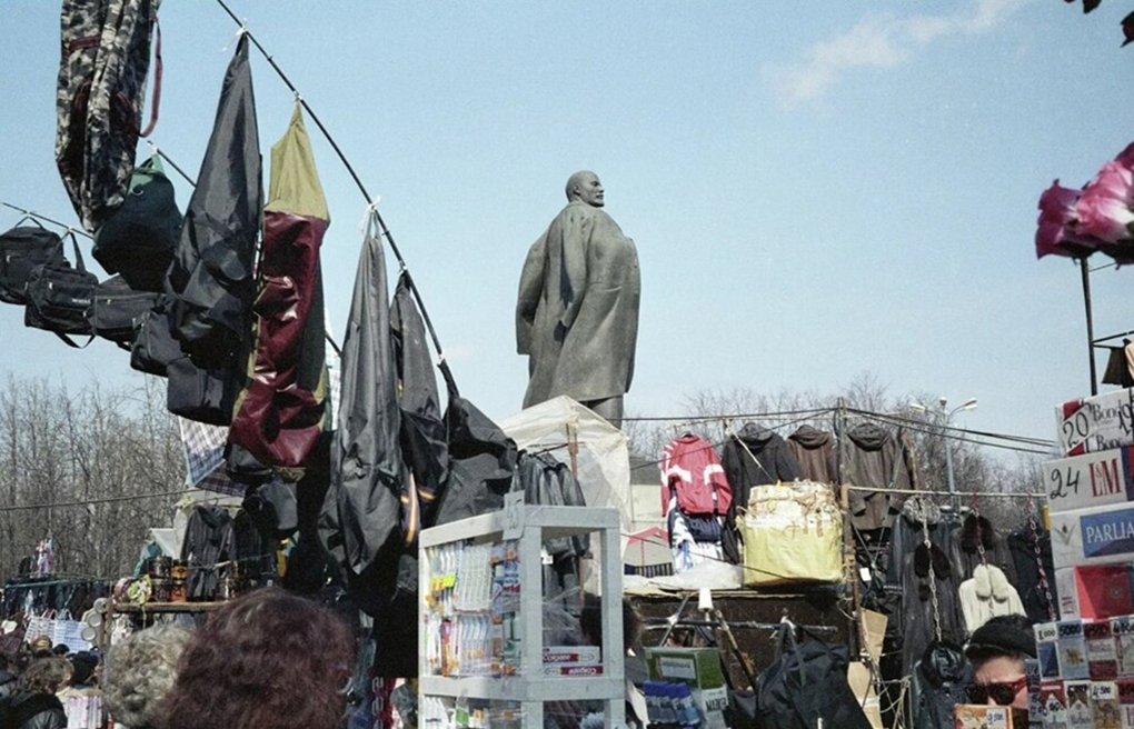 Рынок в Лужниках. 1990-е гг. Фото из открытых источников.