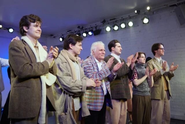    Кому режиссёр Евгений Славутин посвятил спектакль «Гудок»?