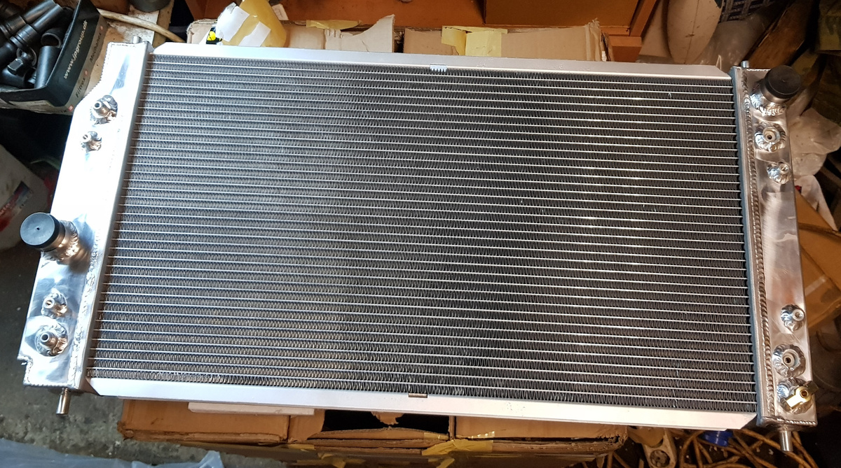 Так выглядит усиленный радиатор для автомобиля Dodge Intrepid (Фото предоставлено Drive2)