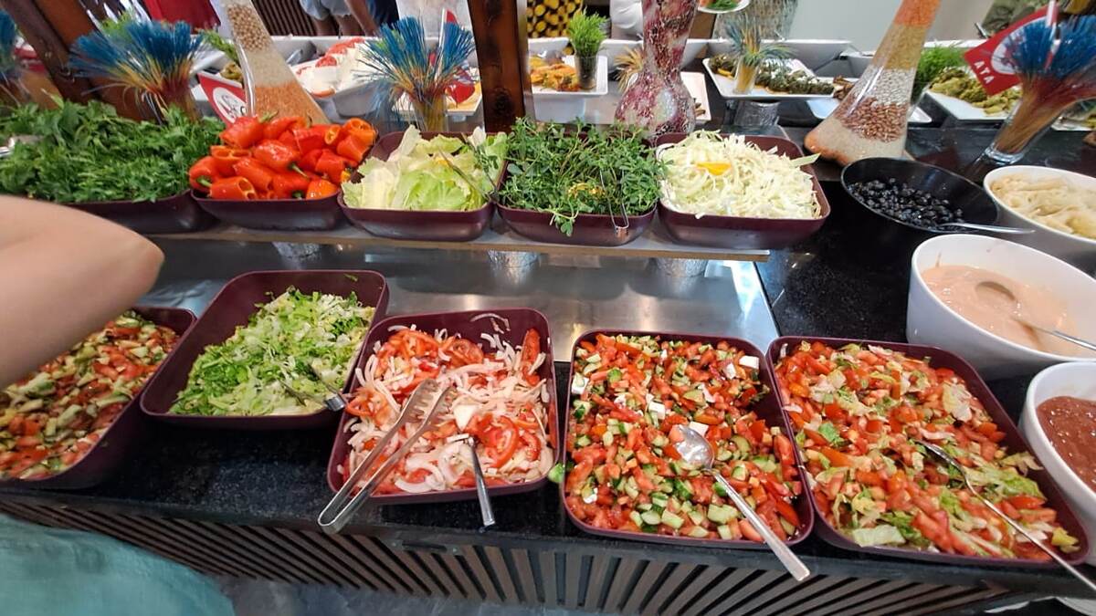 Вкусный турецкий "шведский" стол