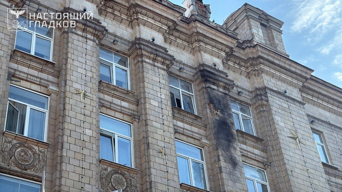    Удар по зданию правительства был нанесен в четвертый раз. Фото: Настоящий Гладков