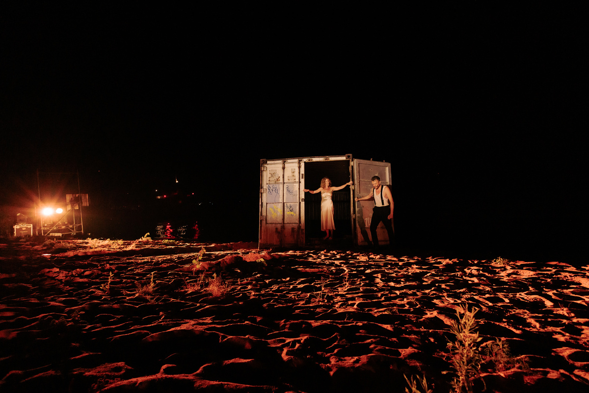 Спектакль «Бесприданница» на барже. Режиссёр Надя Кубайлат