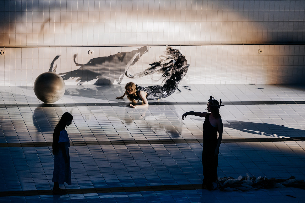 Спектакль «Русалка» в бассейне «Дельфин». Режиссёр Екатерина Половцева