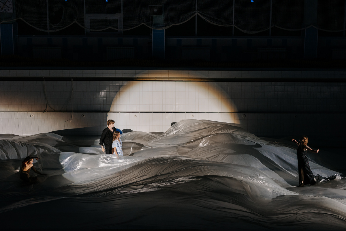 Спектакль «Русалка» в бассейне «Дельфин». Режиссёр Екатерина Половцева