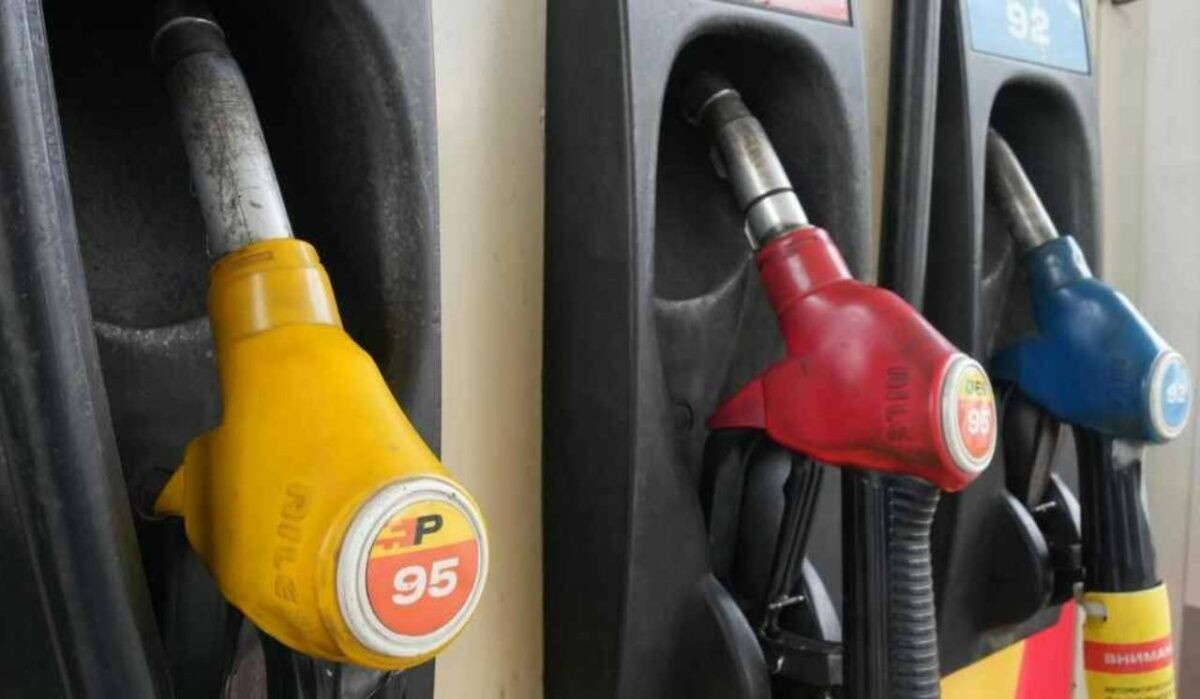     Бензиновая заправка. Источник: 78.ru Автор фото: Дмитрий Коротаев