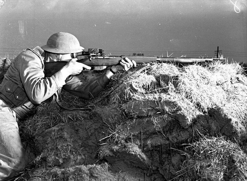 Снайпер с винтовкой Росса