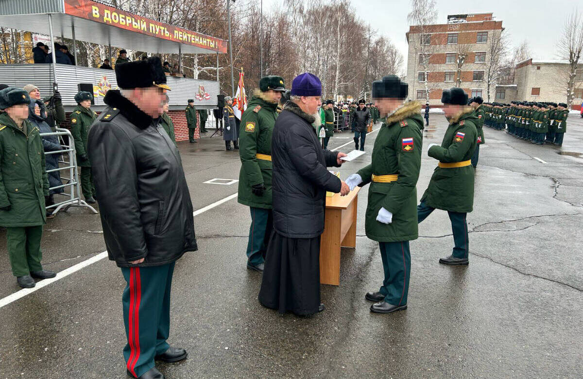 В самом начале своего служения отец Владимир был полковым священником, окормлял военнослужащихФото предоставлено Владимиром Самойленко