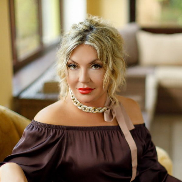     Визионер российского киноглянца: Мария Лемешева празднует юбилей