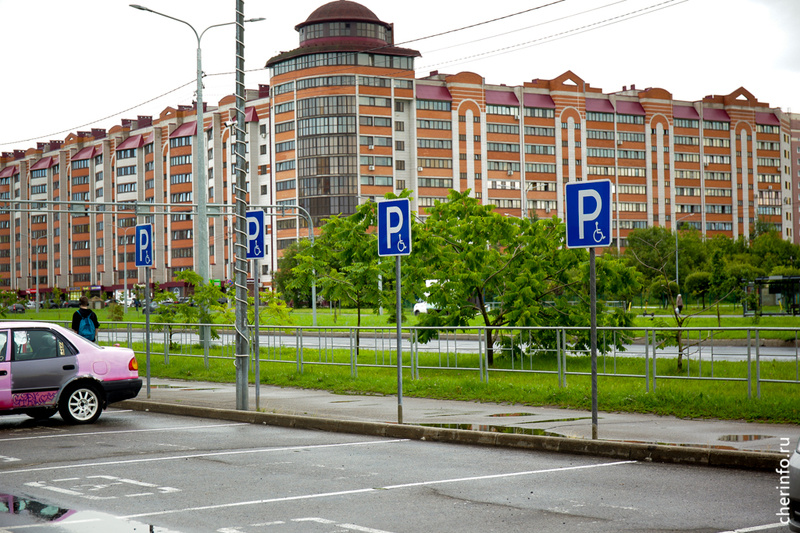    Припаркованную с нарушениями машину 13 августа эвакуировали со стоянки у торгового центра "Июнь"