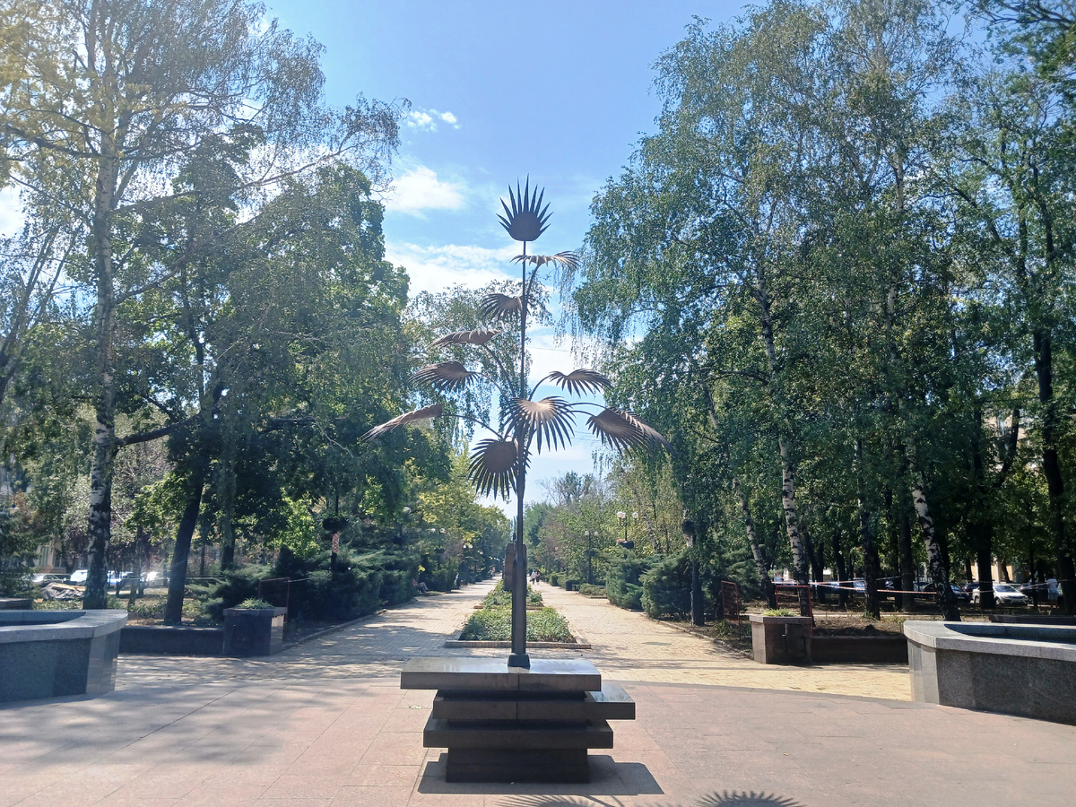 Пальма Мерцалова на бульваре Пушкина. Фото Юлианы Лебединской.