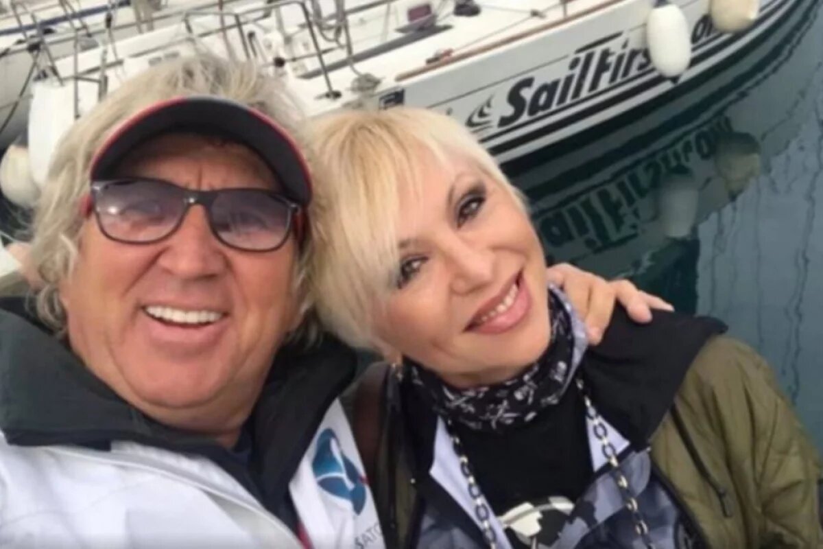    Валентина Легкоступова — певица, исполнительница хита «Ягода-малина». Юрий Фирсов — яхтсмен, девятикратный чемпион России, бронзовый призёр чемпионата Европы, третий муж Валентины Легкоступовой.