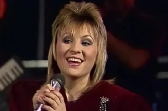    Валентина Легкоступова в 2001 году записала музыкальный альбом «Я улыбаюсь». Кадр видео