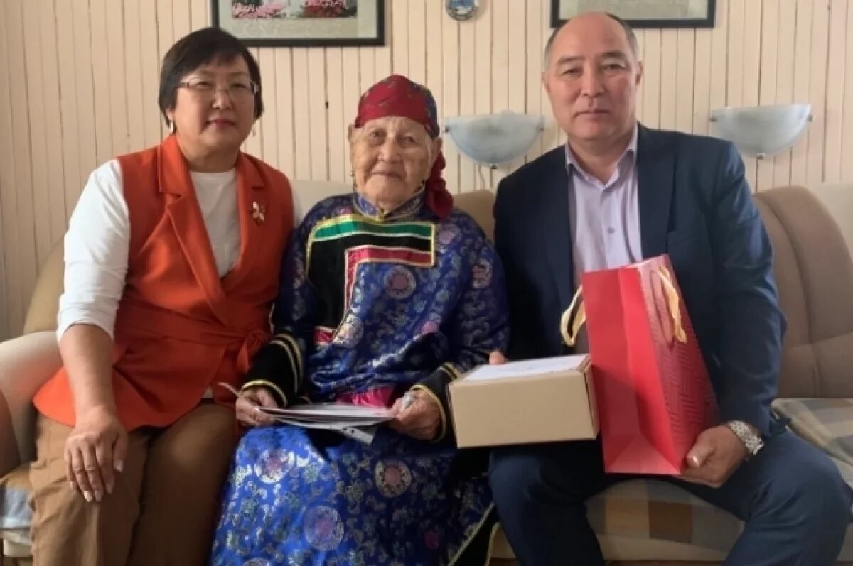    Ветеран труда Цырма Будаева отметила 95-летний юбилей в Бурятии