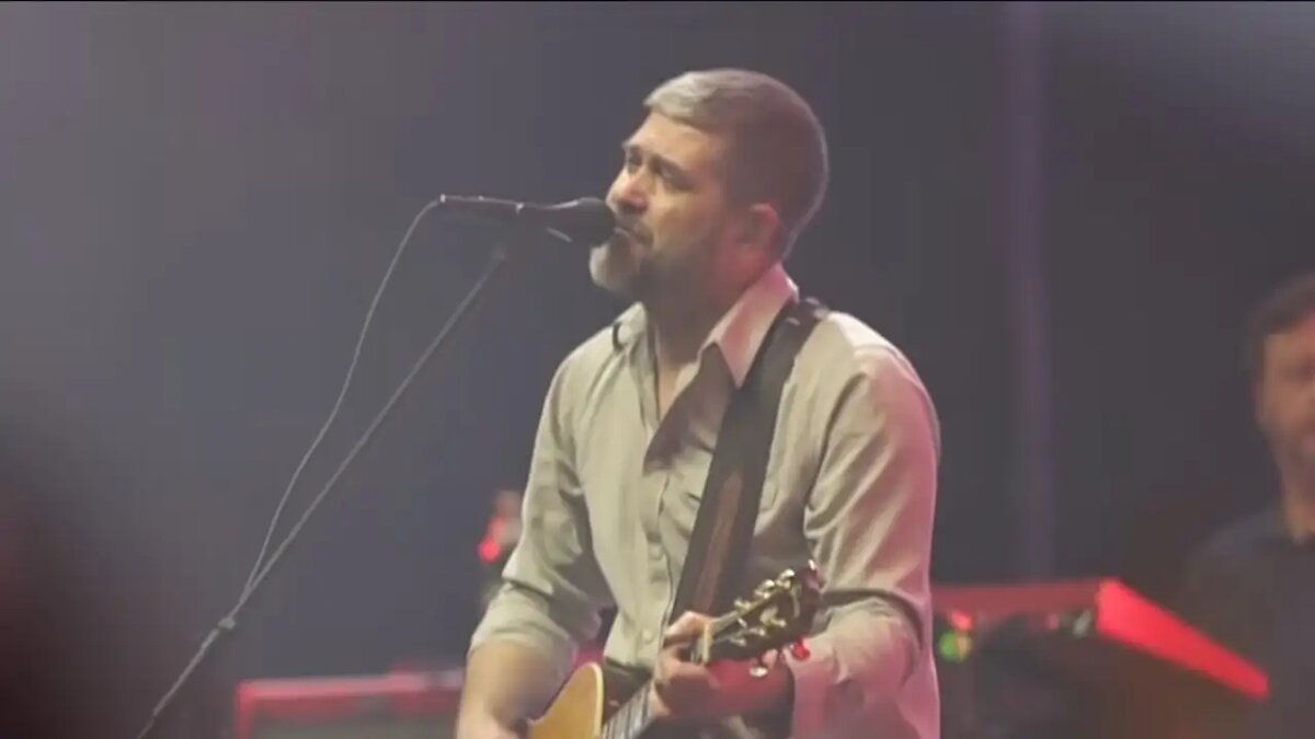    Певец Александр Васильев.