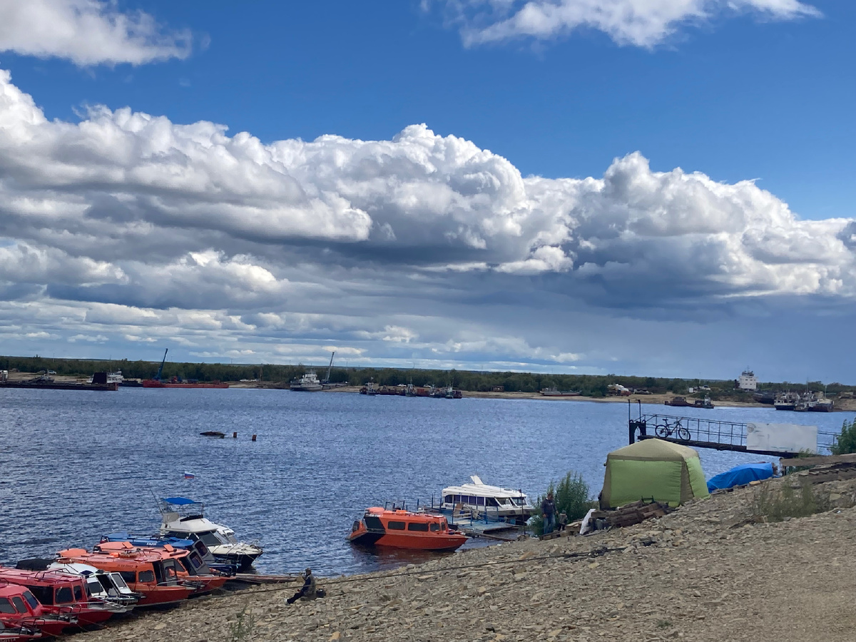 Кто-то встал лагерем прямо на пирсе