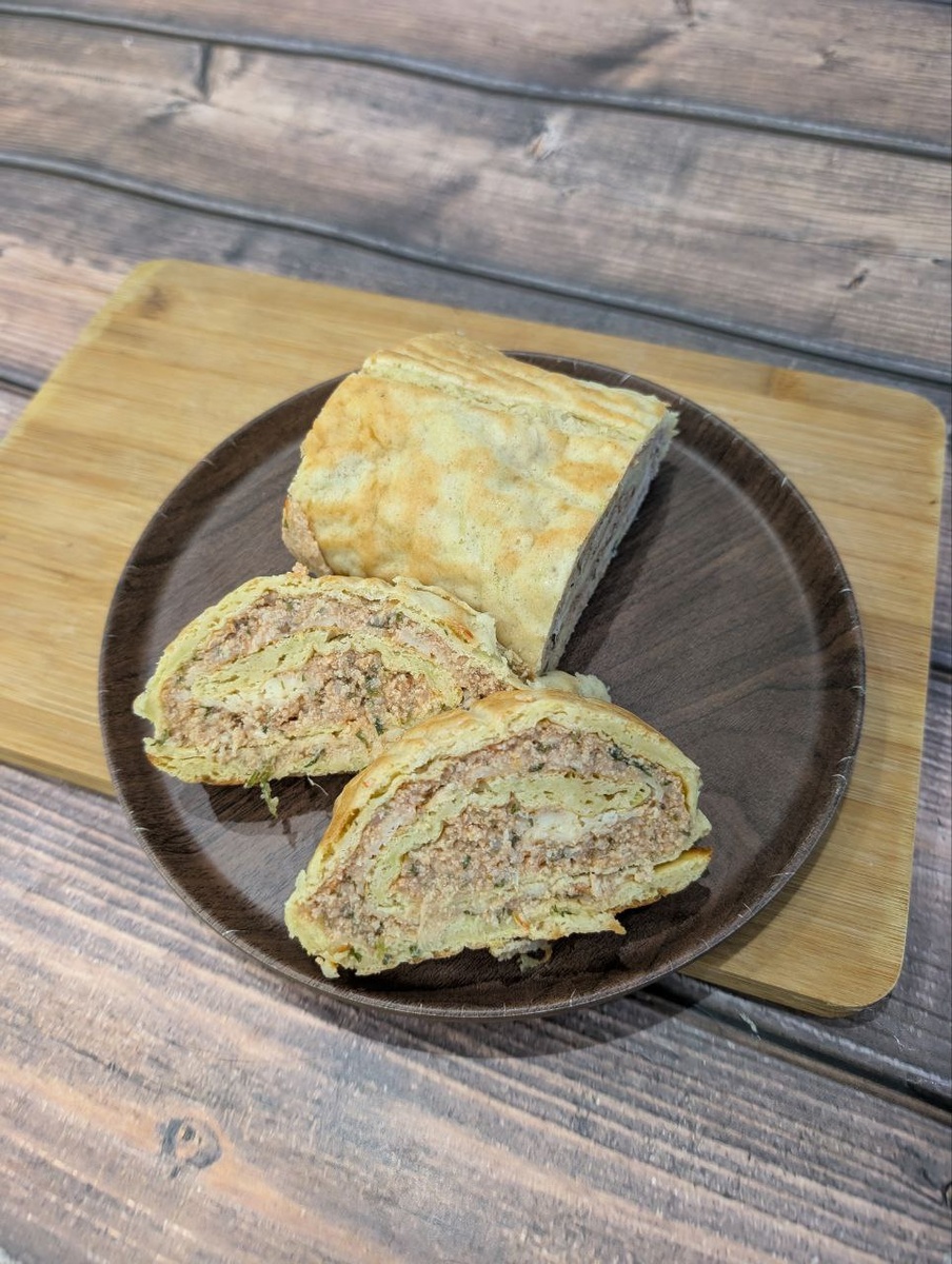 Вот такой вот сытный и вкусный мясной рулет получается.