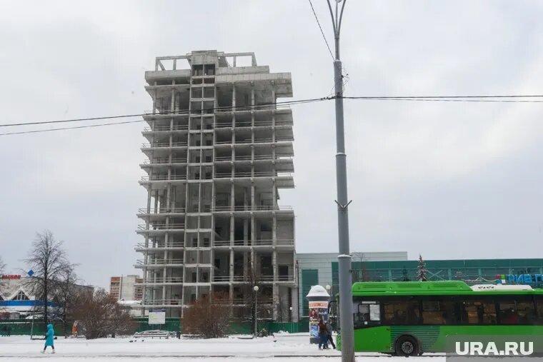 По проекту здание должно стать деловым центром с бассейном и двухэтажной парковкой. Фото: Марат Губайдуллин © URA.RU