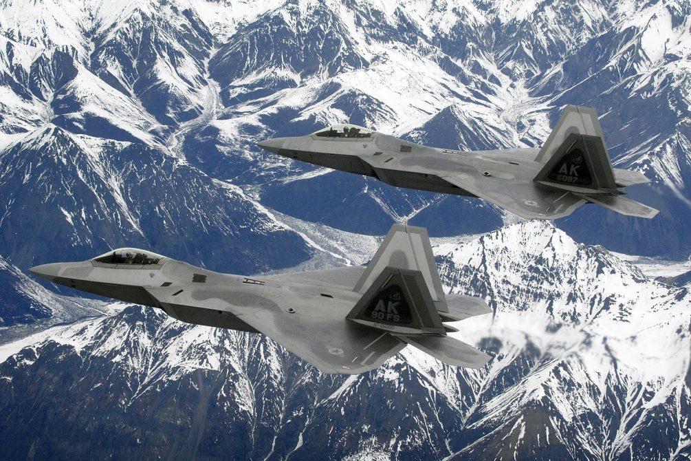    F-22 Raptor на базе Эльмендорф — Ричардсон. Фото из Википедии. Авторство: ВВС США.
