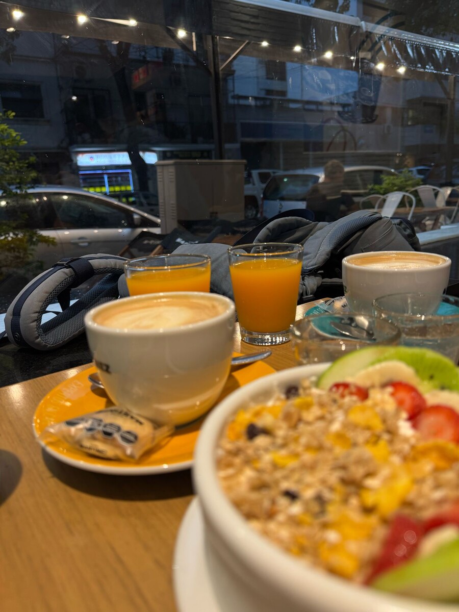 Завтрак в кафе Мартинес (Буэнос-Айрес)